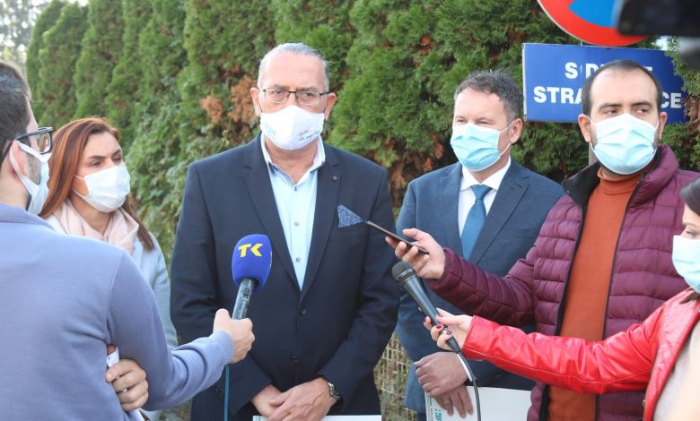 Photo of Press PDA Tuzla ispred bolnice Kreka: Građani Tuzle moraju imati gradsku bolnicu