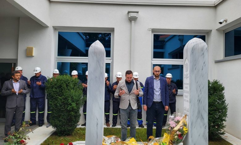 Photo of Deveta  godišnjica smrti : Posjeta mezaru Sulejmana Tihića