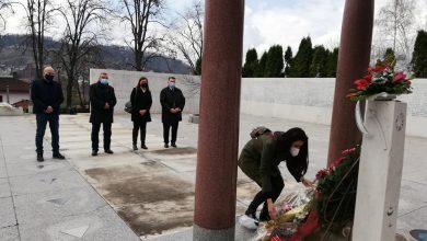 Photo of Četvrti april: Delegacija Gradskog odbora odala počast na spomen obilježjima na Slanoj Banji